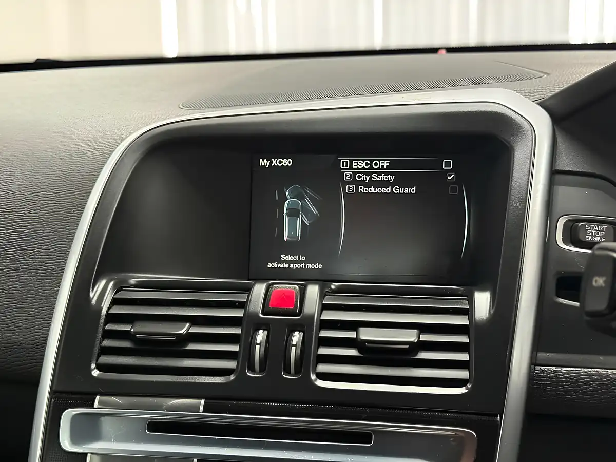 Used 2014 Volvo XC60 R-Design Nav Black Sapphire - Interior and Exterior details 20