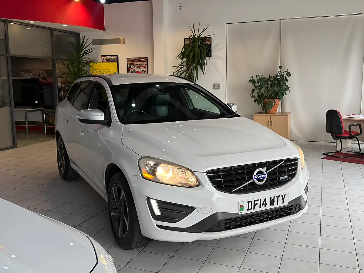 Used 2014 Volvo XC60 R-Design Nav White - Front View