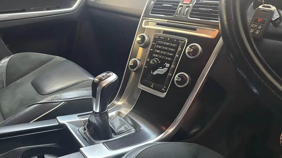 Used 2014 Volvo XC60 R-Design Nav White - Interior and Exterior details 10