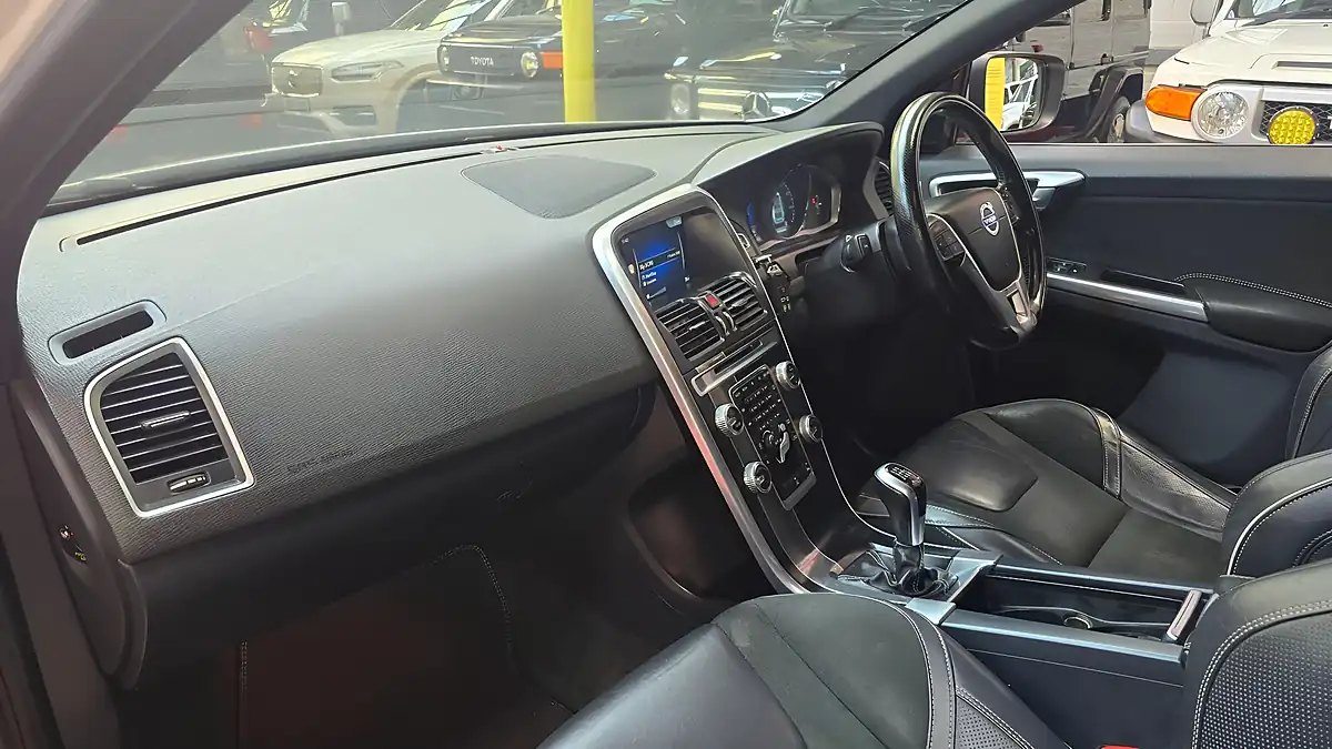 Used 2014 Volvo XC60 R-Design Nav White - Interior and Exterior details 11