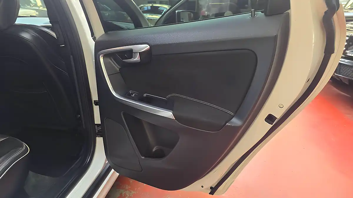 Used 2014 Volvo XC60 R-Design Nav White - Interior and Exterior details 14