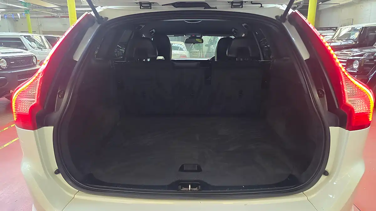 Used 2014 Volvo XC60 R-Design Nav White - Interior and Exterior details 15
