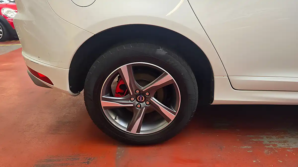 Used 2014 Volvo XC60 R-Design Nav White - Interior and Exterior details 20