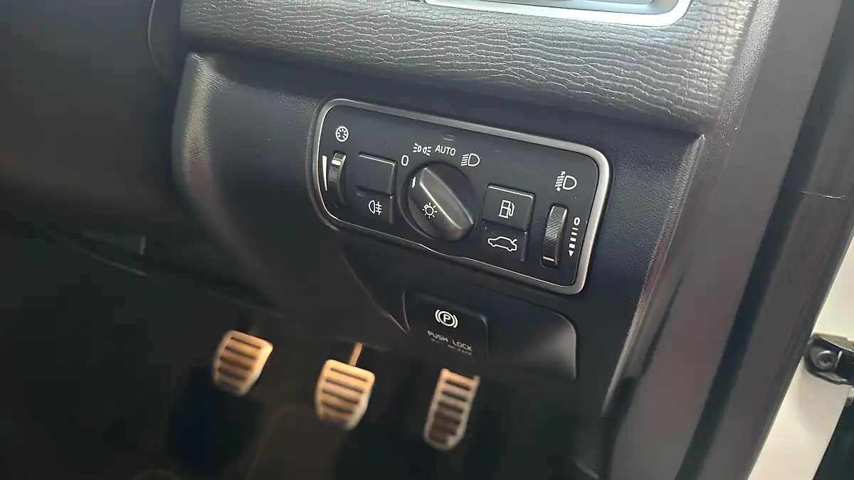 Used 2014 Volvo XC60 R-Design Nav White - Interior and Exterior details 7