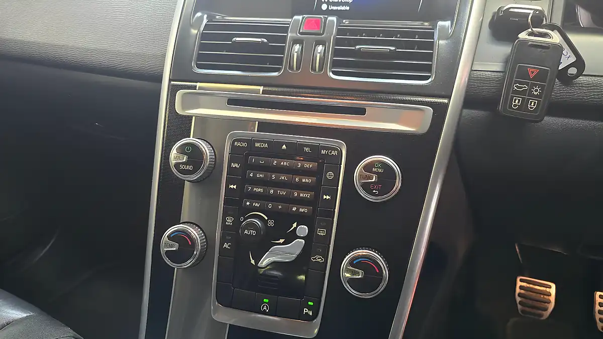 Used 2014 Volvo XC60 R-Design Nav White - Interior and Exterior details 9