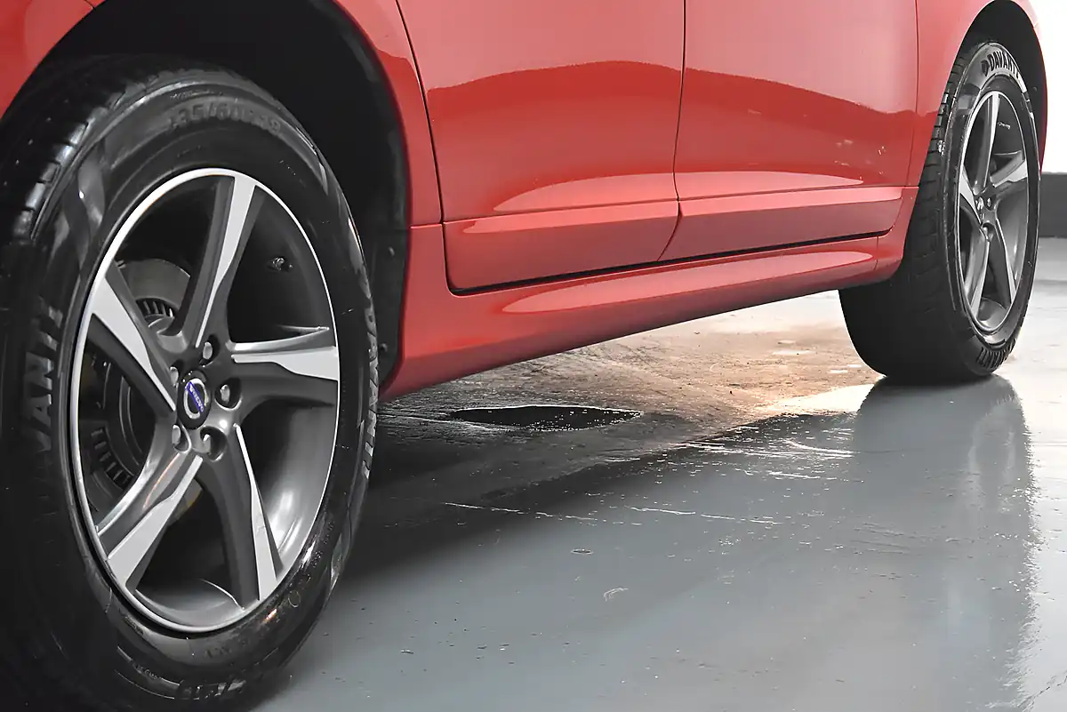 Used 2014 Volvo XC60 R-Design Red - Interior and Exterior details 15
