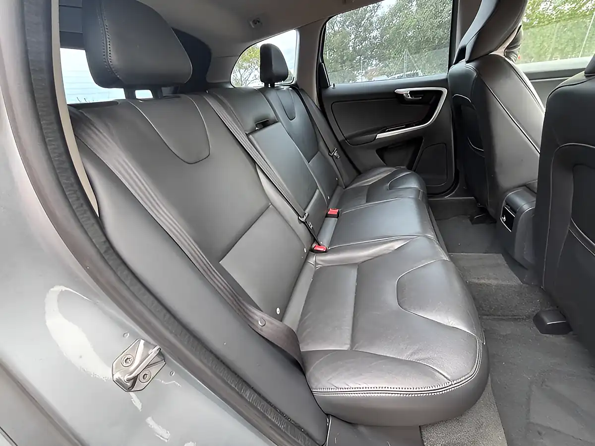 Used 2014 Volvo XC60 Se Lux Nav AWD Light Blue - Interior and Exterior details 10