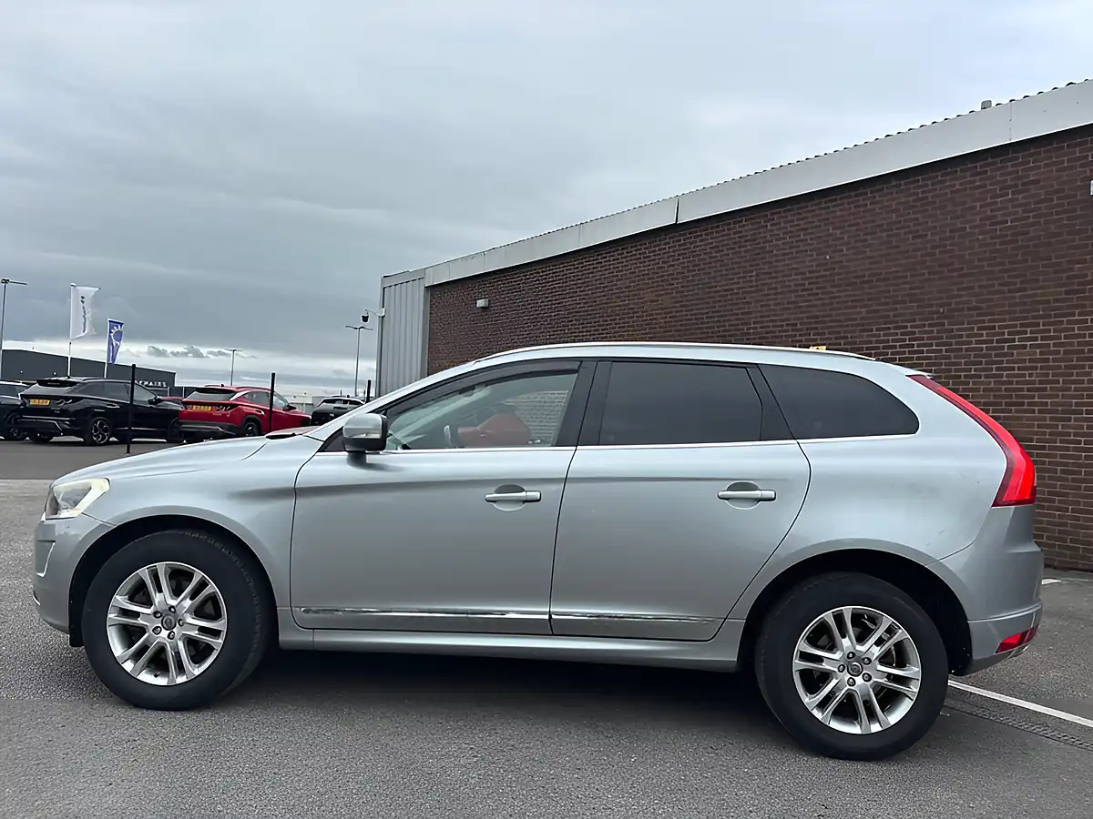 Used 2014 Volvo XC60 Se Lux Nav AWD Light Blue - Interior and Exterior details 7