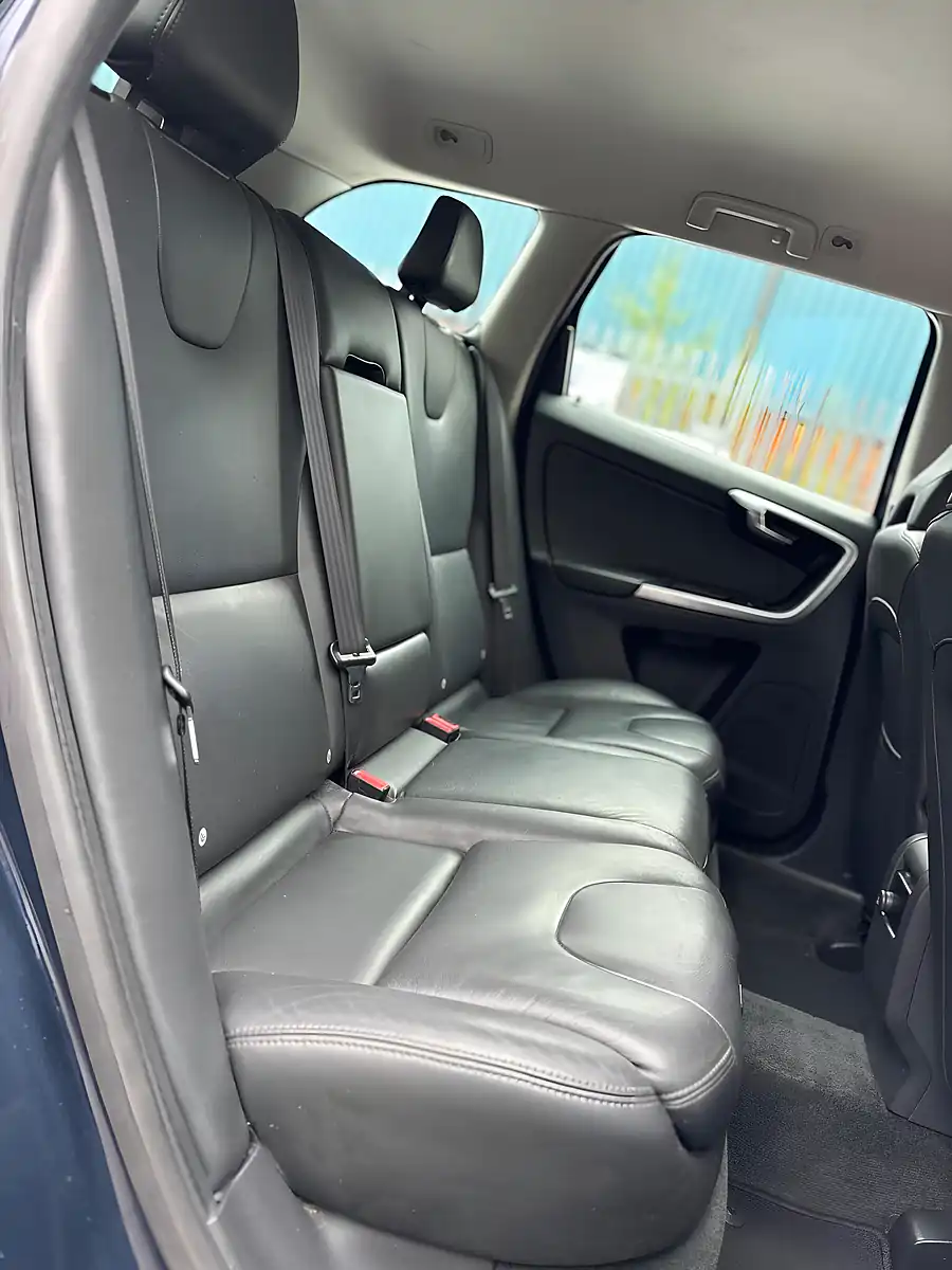 Used 2014 Volvo XC60 Se Lux Nav Blue - Interior and Exterior details 13