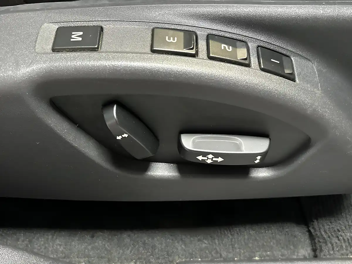 Used 2014 Volvo XC60 Se Lux Nav Blue - Interior and Exterior details 14