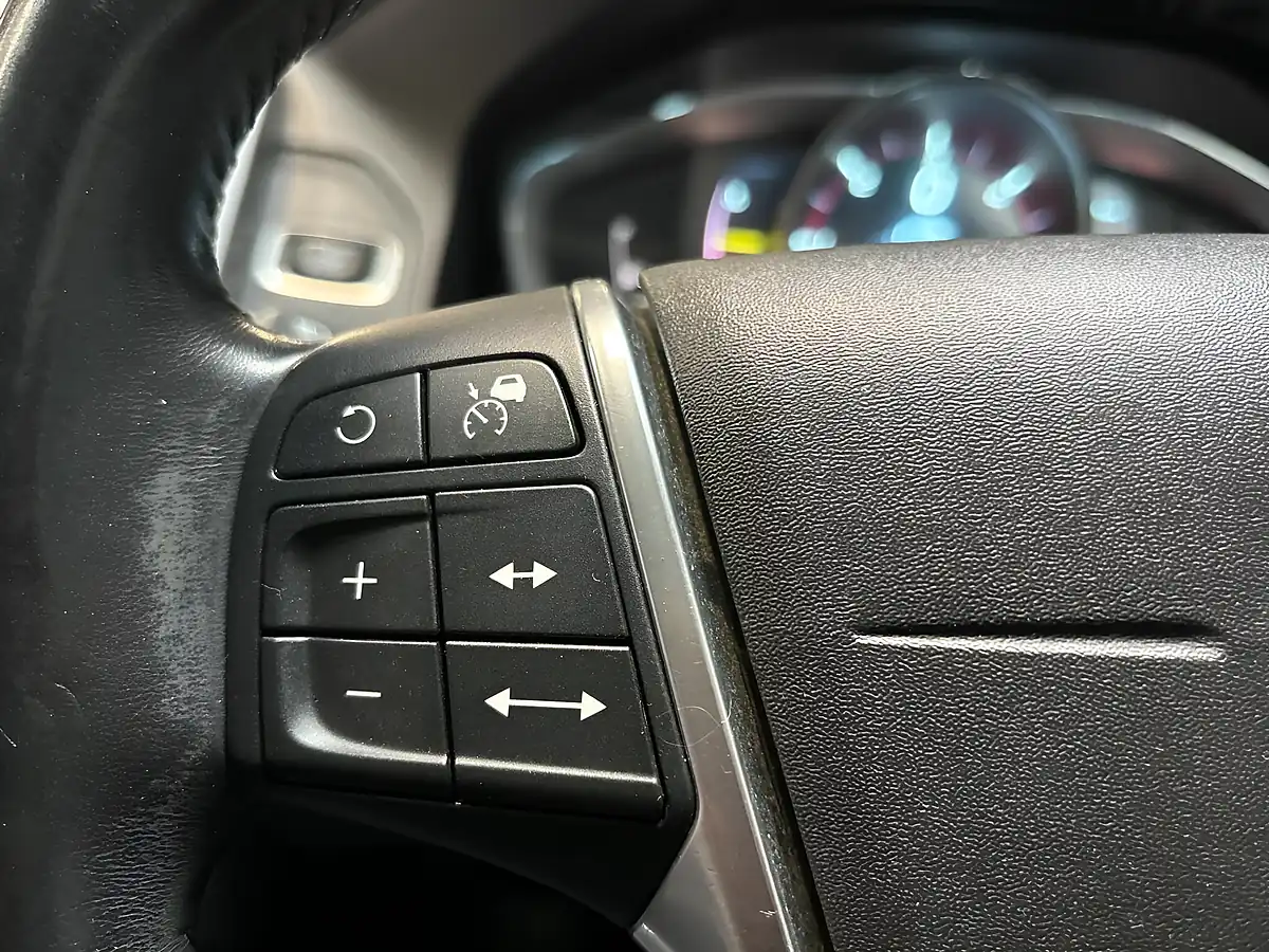 Used 2014 Volvo XC60 Se Lux Nav Blue - Interior and Exterior details 15