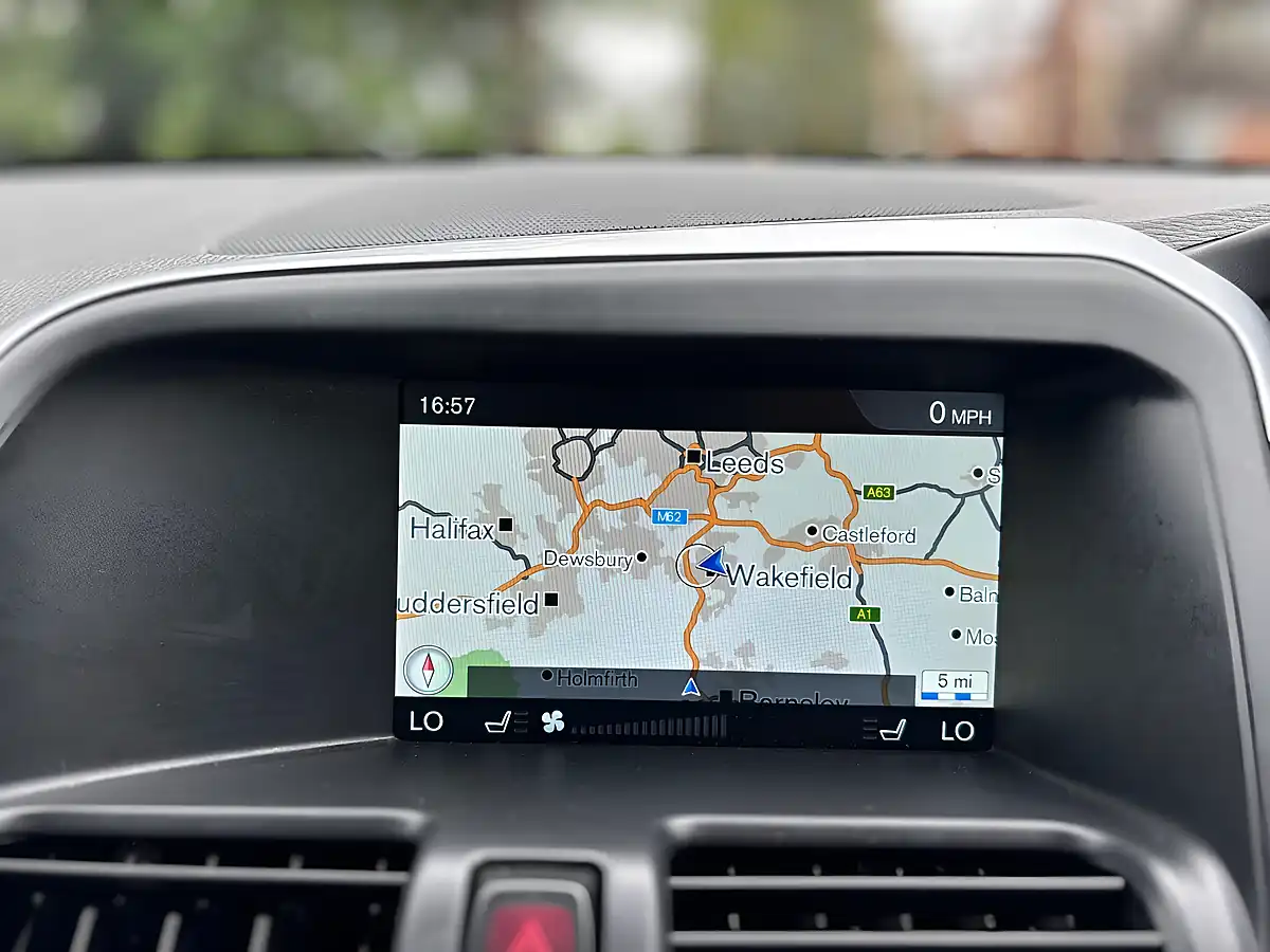 Used 2014 Volvo XC60 Se Lux Nav Blue - Interior and Exterior details 17