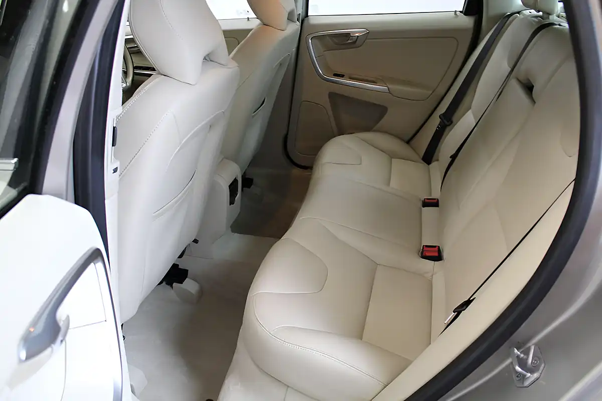 Used 2014 Volvo XC60 Se Lux Nav Gold - Interior and Exterior details 13
