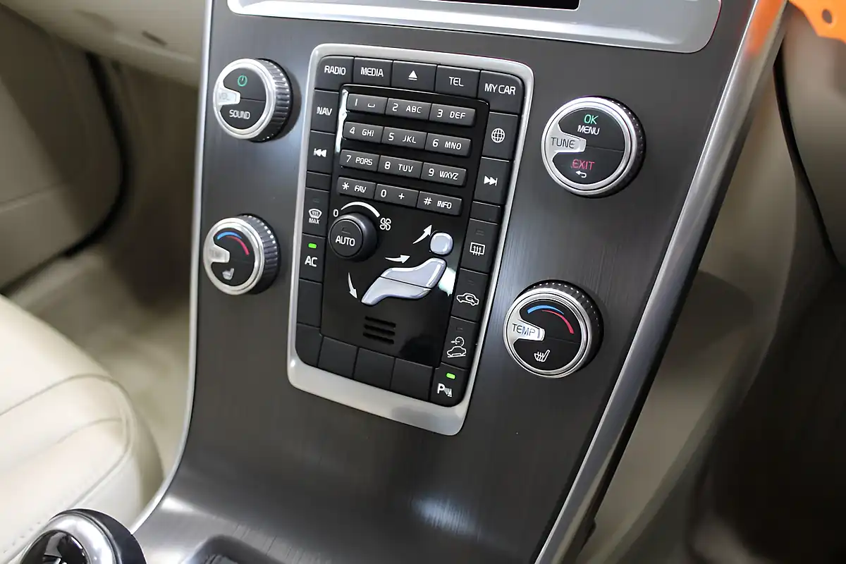 Used 2014 Volvo XC60 Se Lux Nav Gold - Interior and Exterior details 14