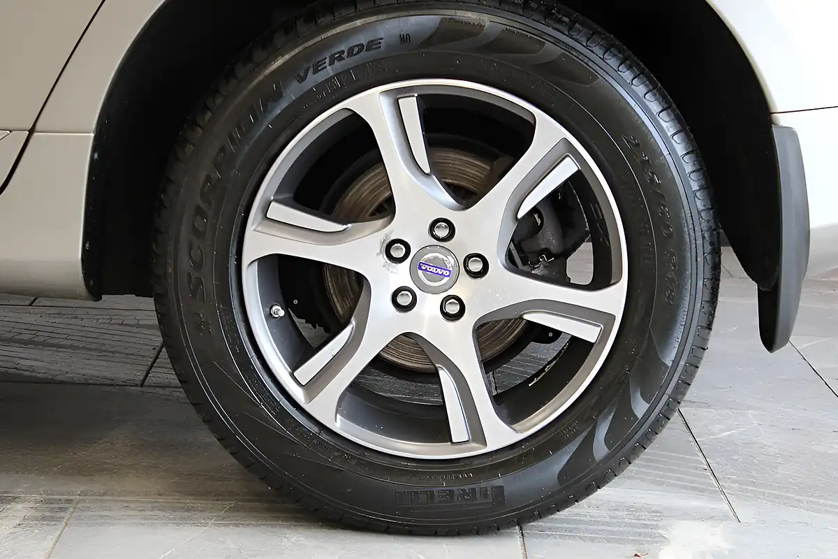 Used 2014 Volvo XC60 Se Lux Nav Gold - Interior and Exterior details 16