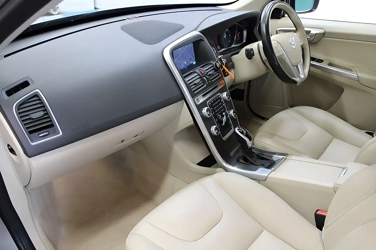 Used 2014 Volvo XC60 Se Lux Nav Gold - Interior and Exterior details 2