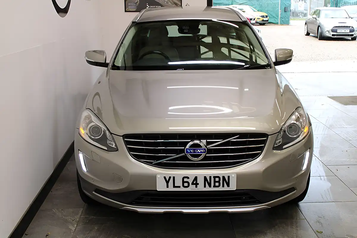 Used 2014 Volvo XC60 Se Lux Nav Gold - Interior and Exterior details 4
