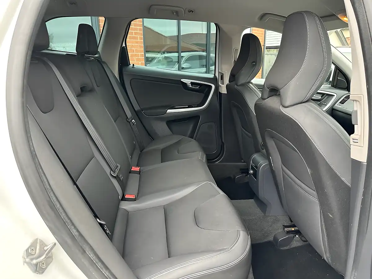 Used 2014 Volvo XC60 Se White - Interior and Exterior details 10