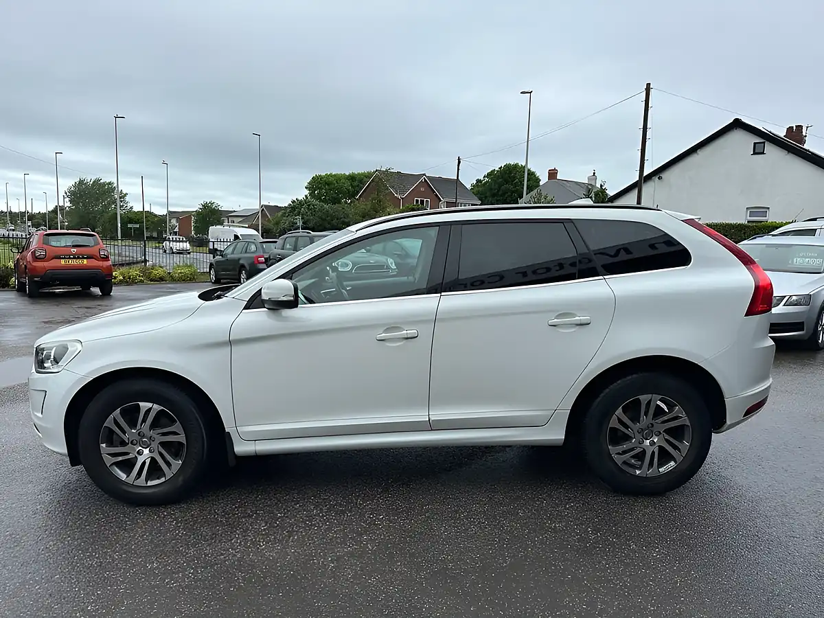 Used 2014 Volvo XC60 Se White - Interior and Exterior details 4