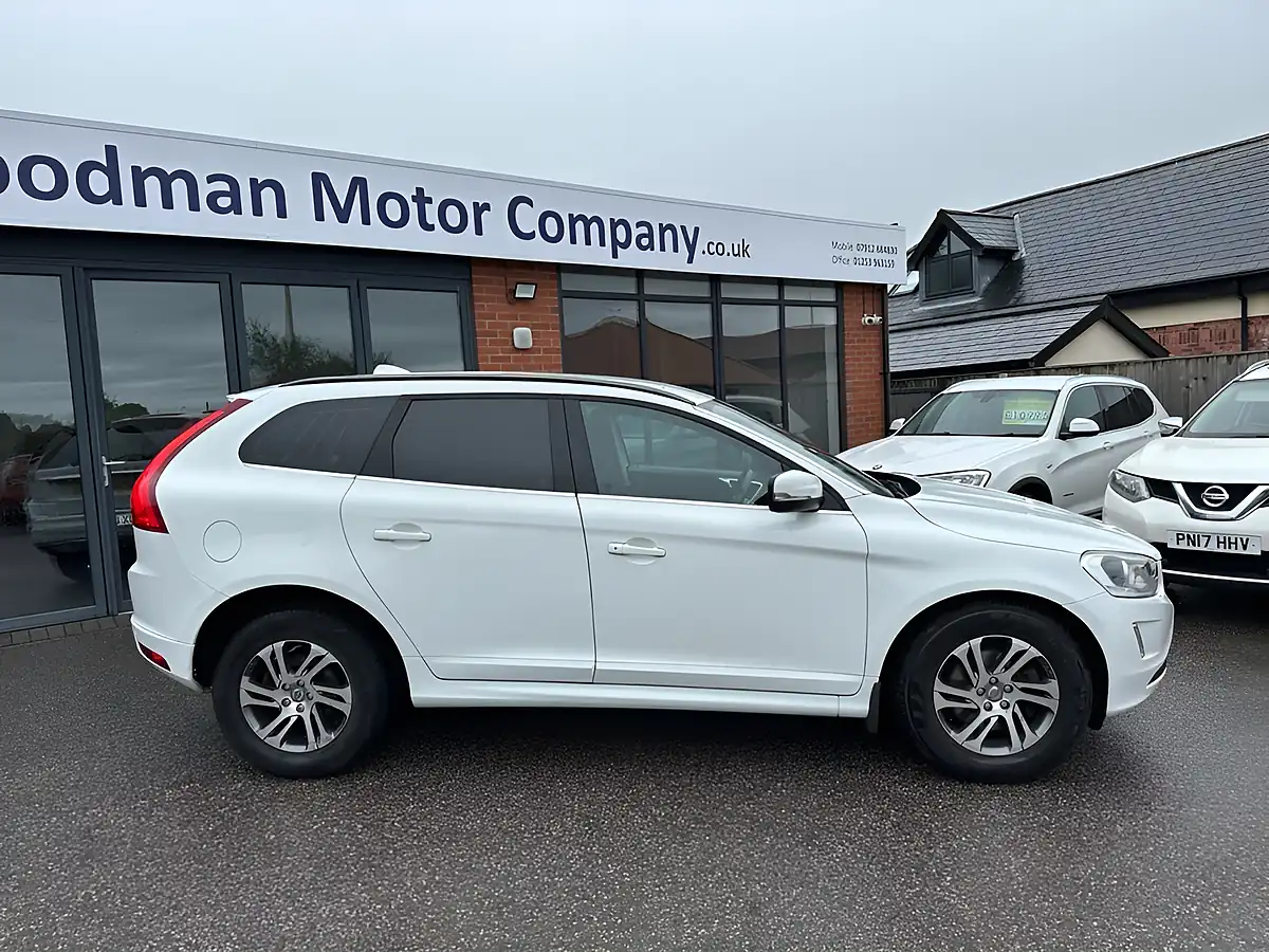 Used 2014 Volvo XC60 Se White - Interior and Exterior details 8