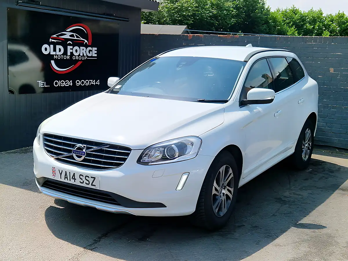 Used 2014 Volvo XC60 Se White - Front View