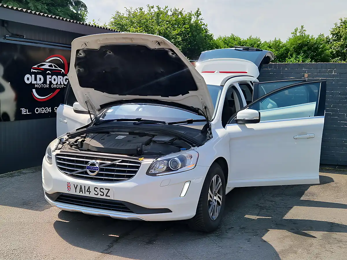 Used 2014 Volvo XC60 Se White - Interior and Exterior details 10