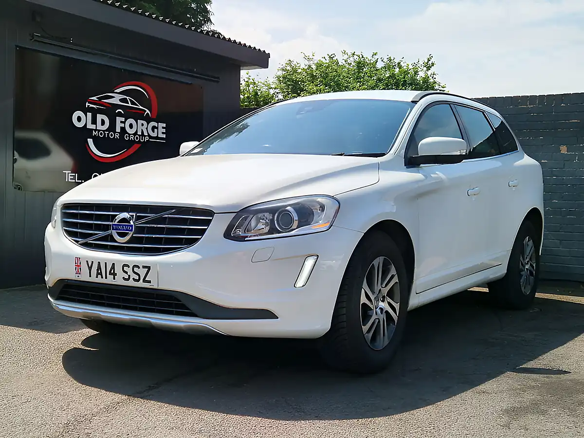 Used 2014 Volvo XC60 Se White - Interior and Exterior details 11