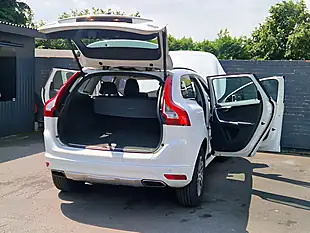 Used 2014 Volvo XC60 Se White - Interior and Exterior details 12