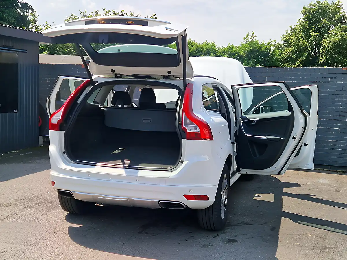 Used 2014 Volvo XC60 Se White - Interior and Exterior details 12