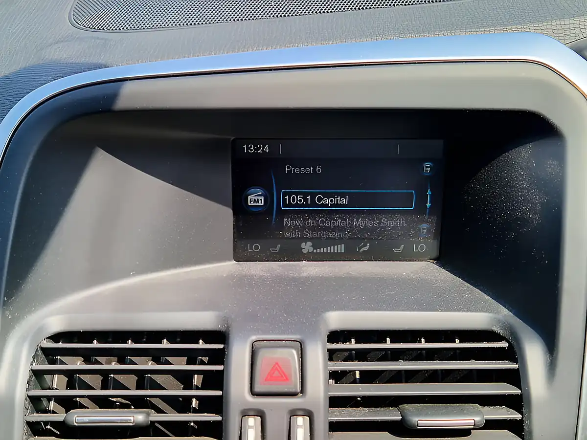 Used 2014 Volvo XC60 Se White - Interior and Exterior details 20