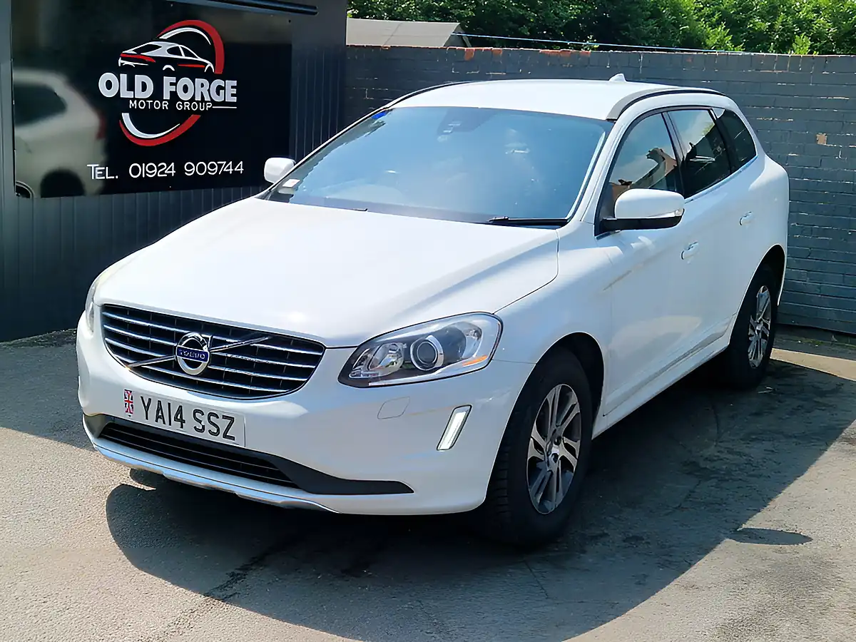 Used 2014 Volvo XC60 Se White - Interior and Exterior details 5