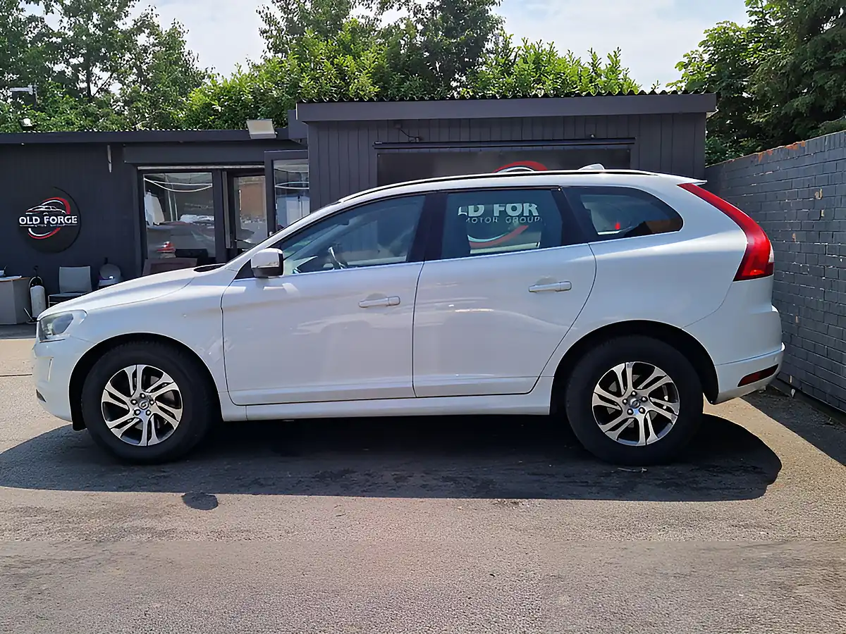 Used 2014 Volvo XC60 Se White - Interior and Exterior details 6