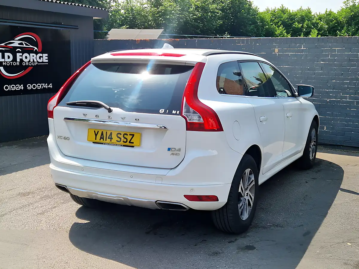 Used 2014 Volvo XC60 Se White - Interior and Exterior details 9