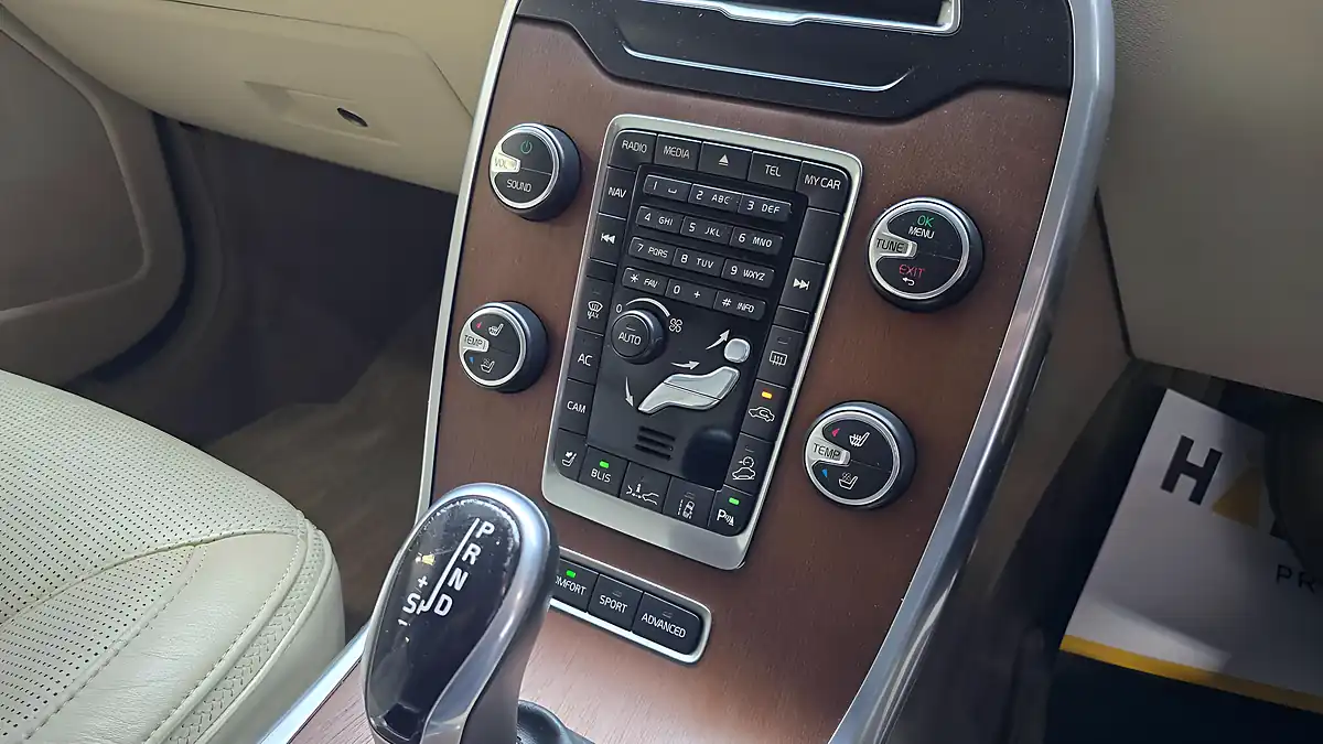 Used 2014 Volvo XC70 Se Lux Blue - Interior and Exterior details 10