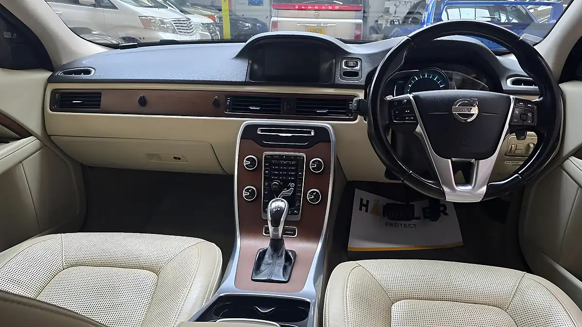 Used 2014 Volvo XC70 Se Lux Blue - Interior and Exterior details 4