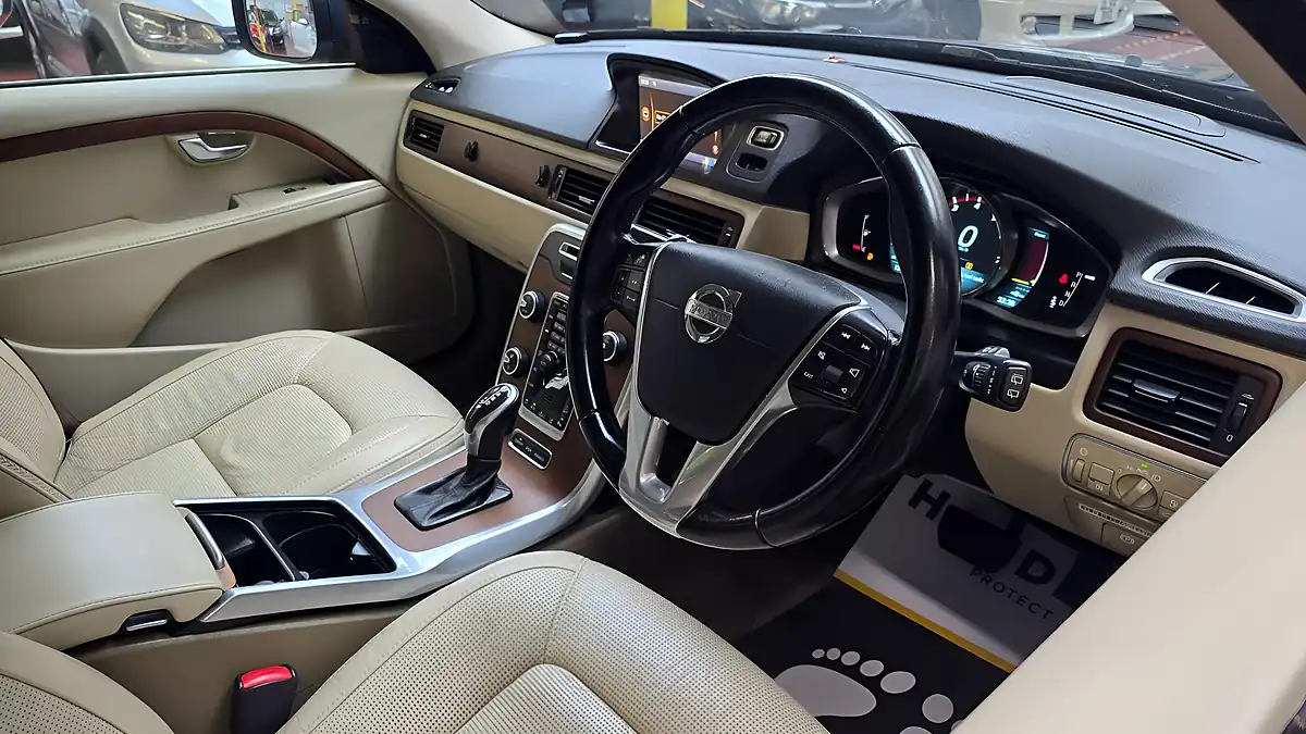 Used 2014 Volvo XC70 Se Lux Blue - Interior and Exterior details 5
