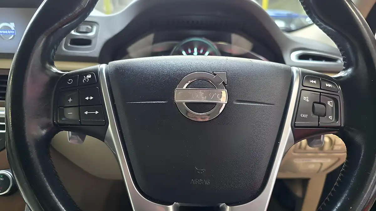 Used 2014 Volvo XC70 Se Lux Blue - Interior and Exterior details 8
