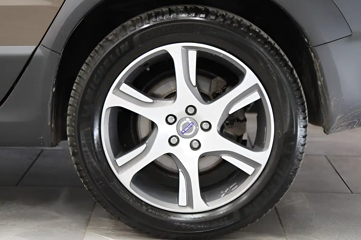 Used 2014 Volvo Xc70 Se Lux Bronze - Interior and Exterior details 12