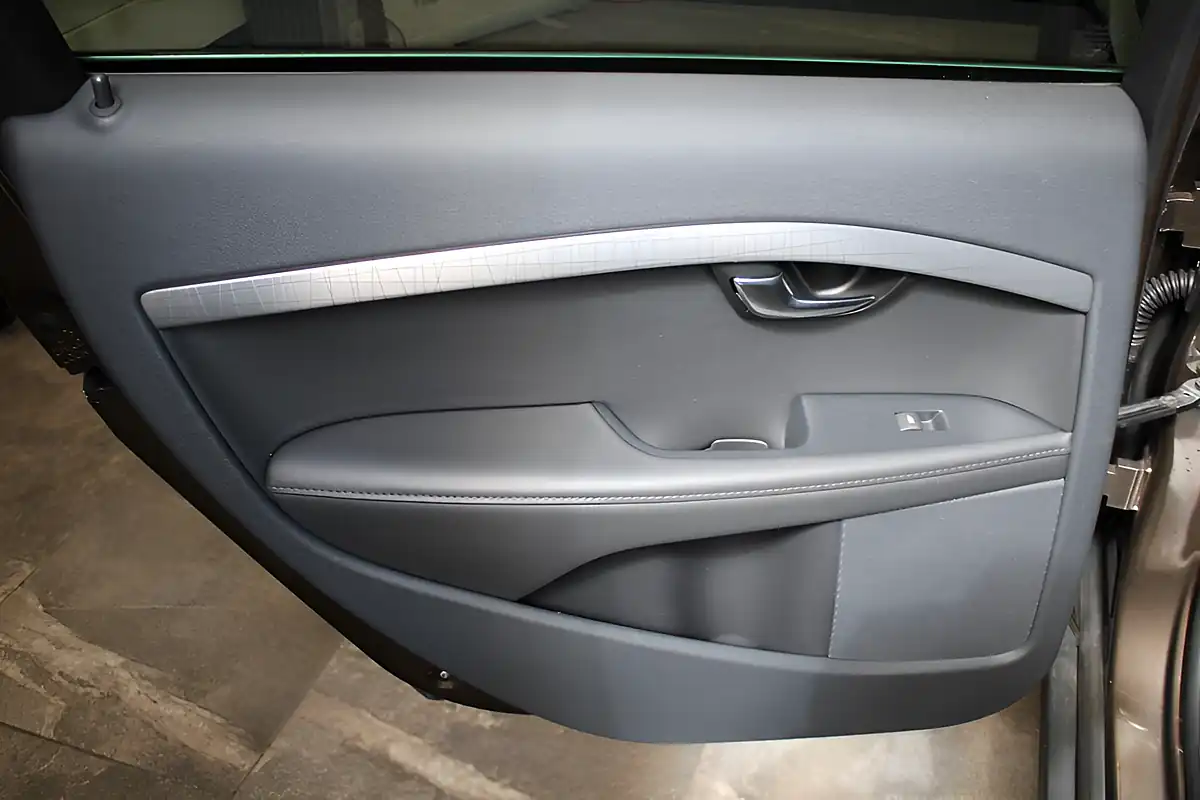Used 2014 Volvo Xc70 Se Lux Bronze - Interior and Exterior details 19