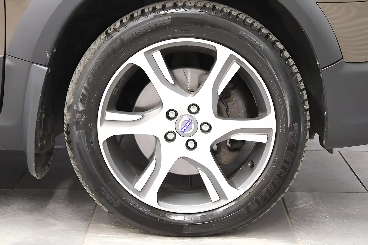 Used 2014 Volvo Xc70 Se Lux Bronze - Interior and Exterior details 9