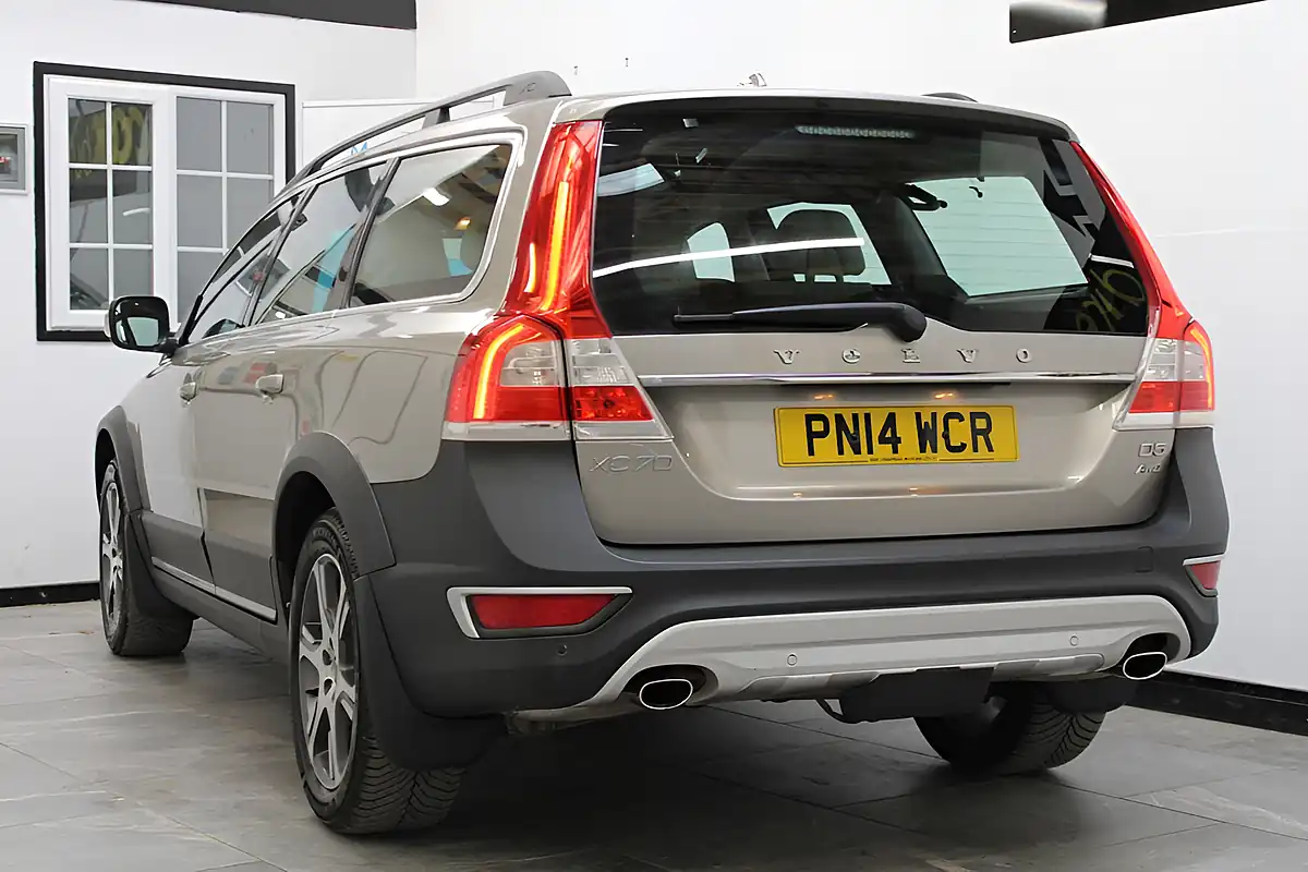 Used 2014 Volvo XC70 Se Lux Gold - Interior and Exterior details 11