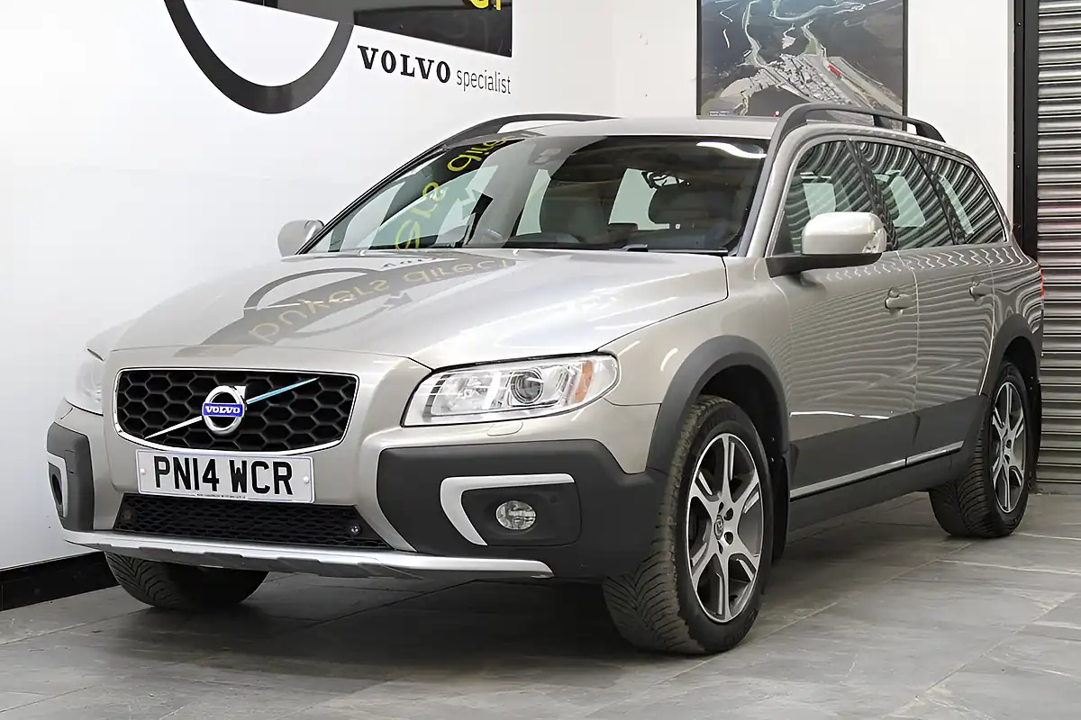 Used 2014 Volvo XC70 Se Lux Gold - Interior and Exterior details 13
