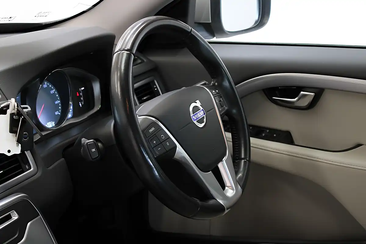 Used 2014 Volvo XC70 Se Lux Gold - Interior and Exterior details 15