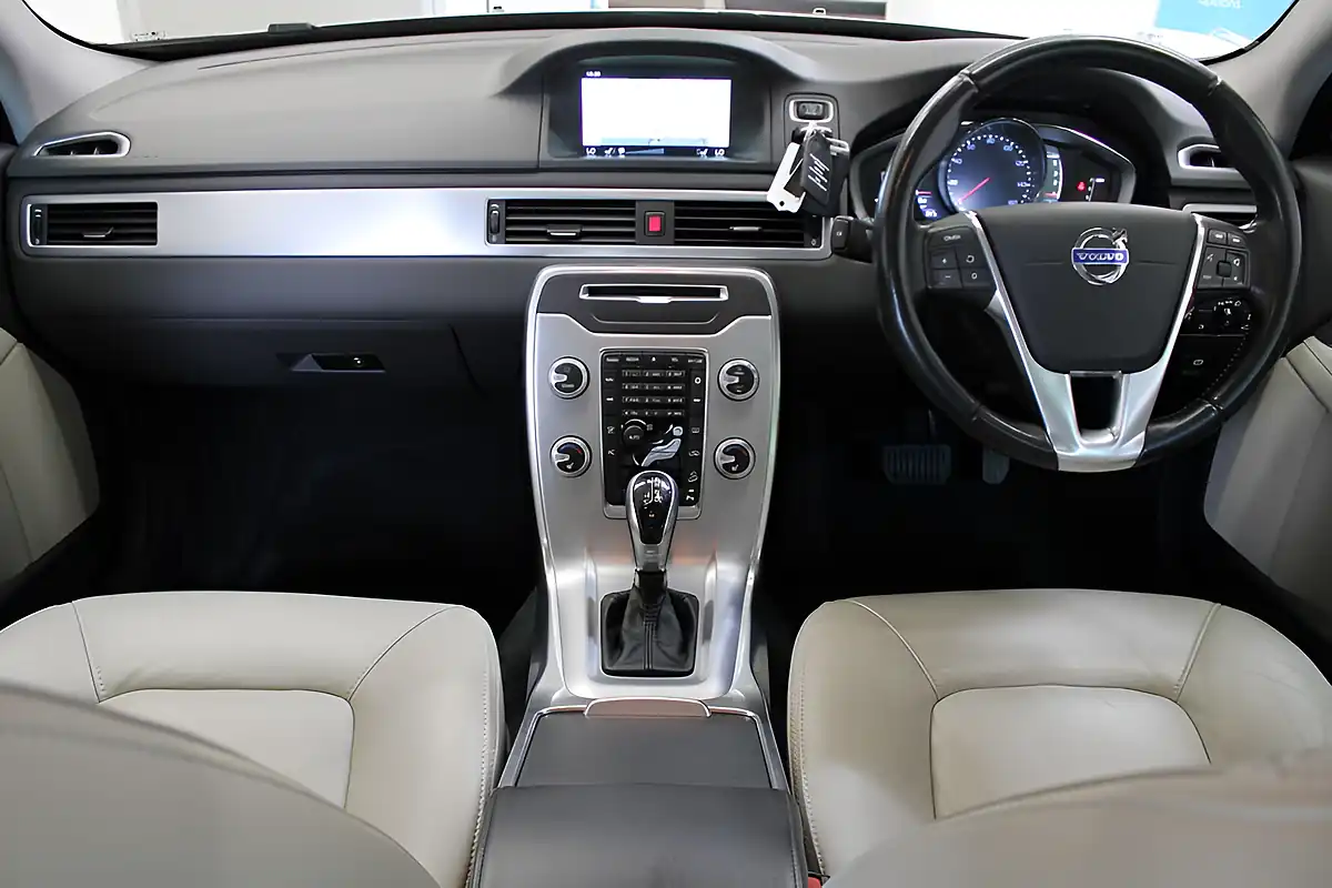 Used 2014 Volvo XC70 Se Lux Gold - Interior and Exterior details 16