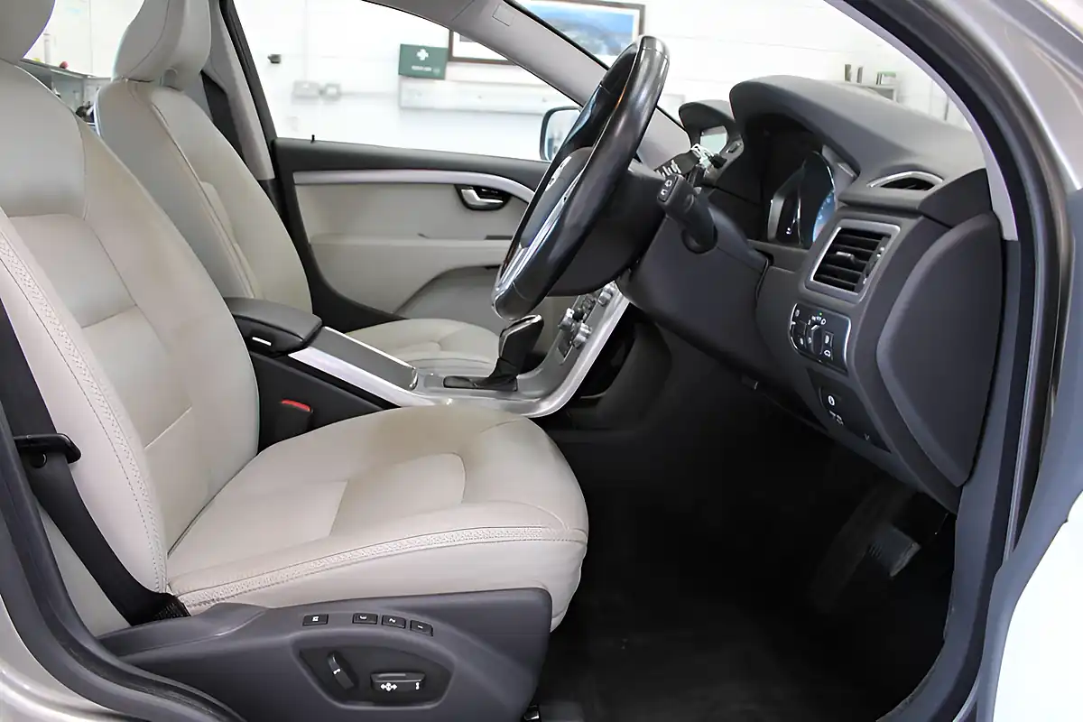 Used 2014 Volvo XC70 Se Lux Gold - Interior and Exterior details 18