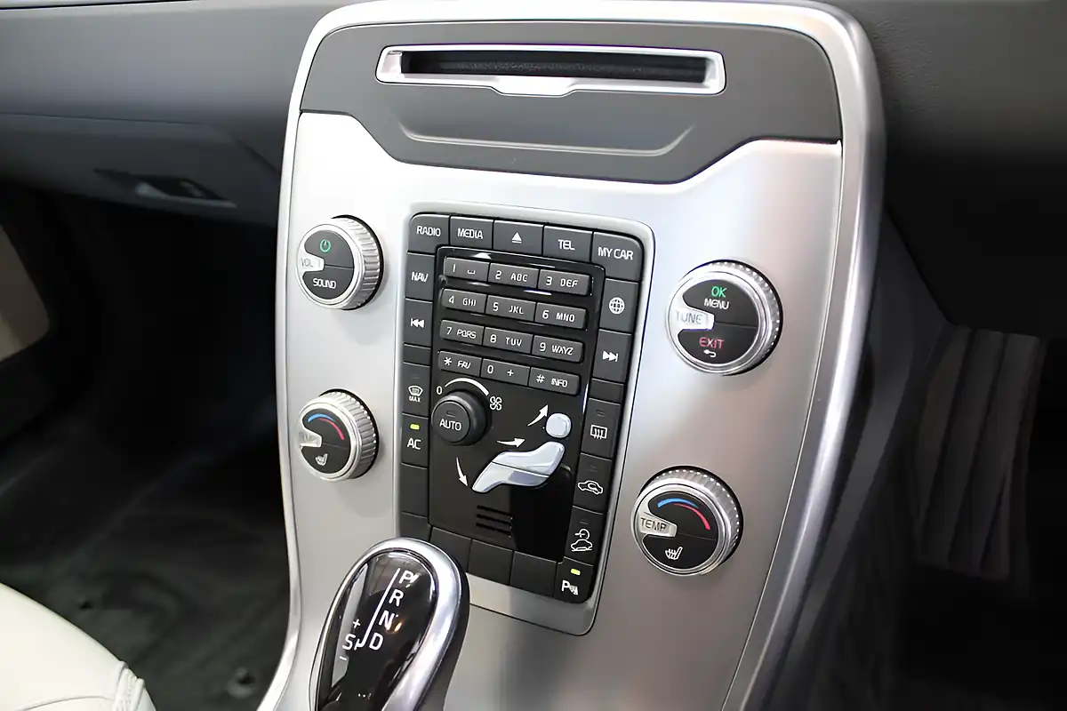 Used 2014 Volvo XC70 Se Lux Gold - Interior and Exterior details 19