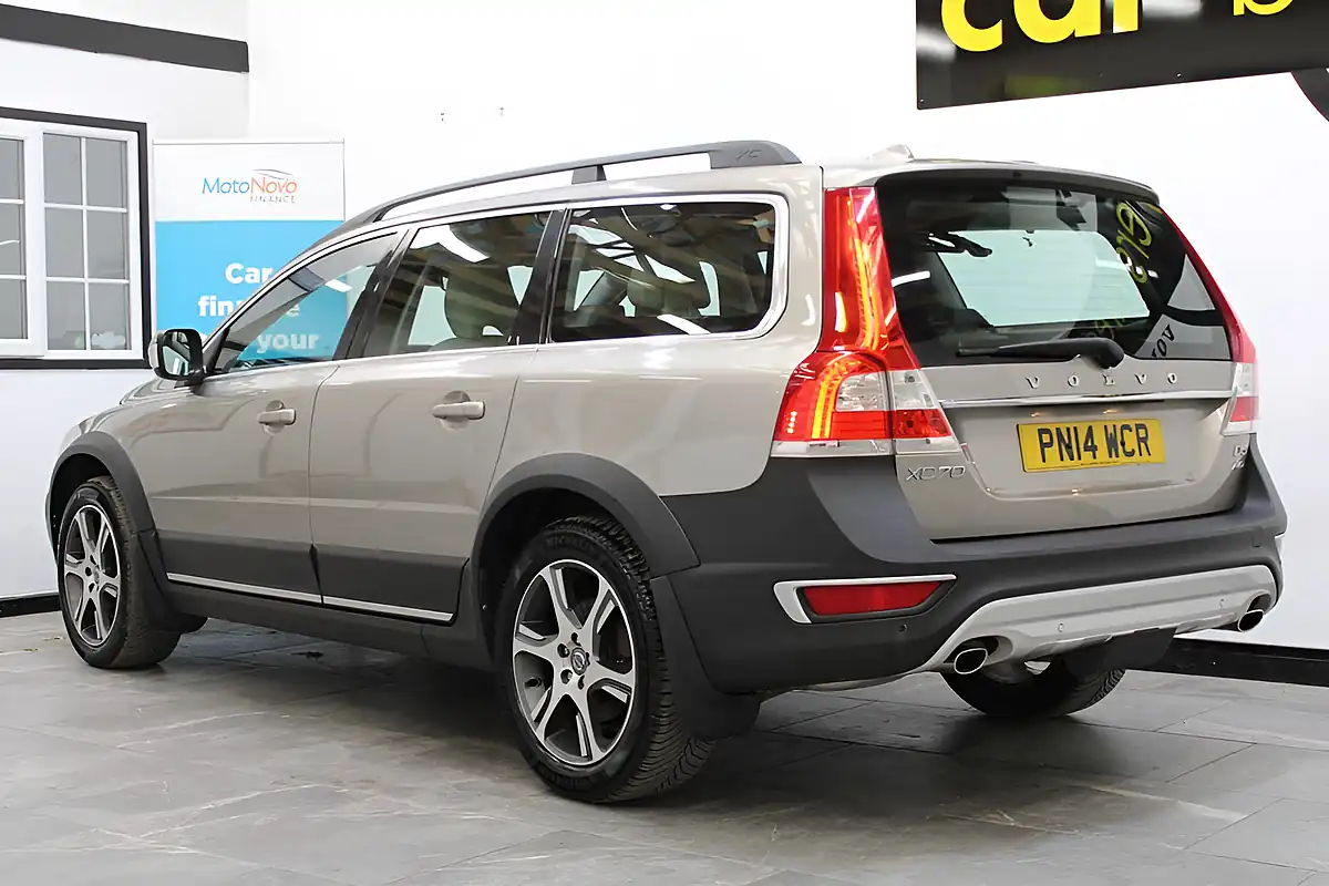 Used 2014 Volvo XC70 Se Lux Gold - Interior and Exterior details 3