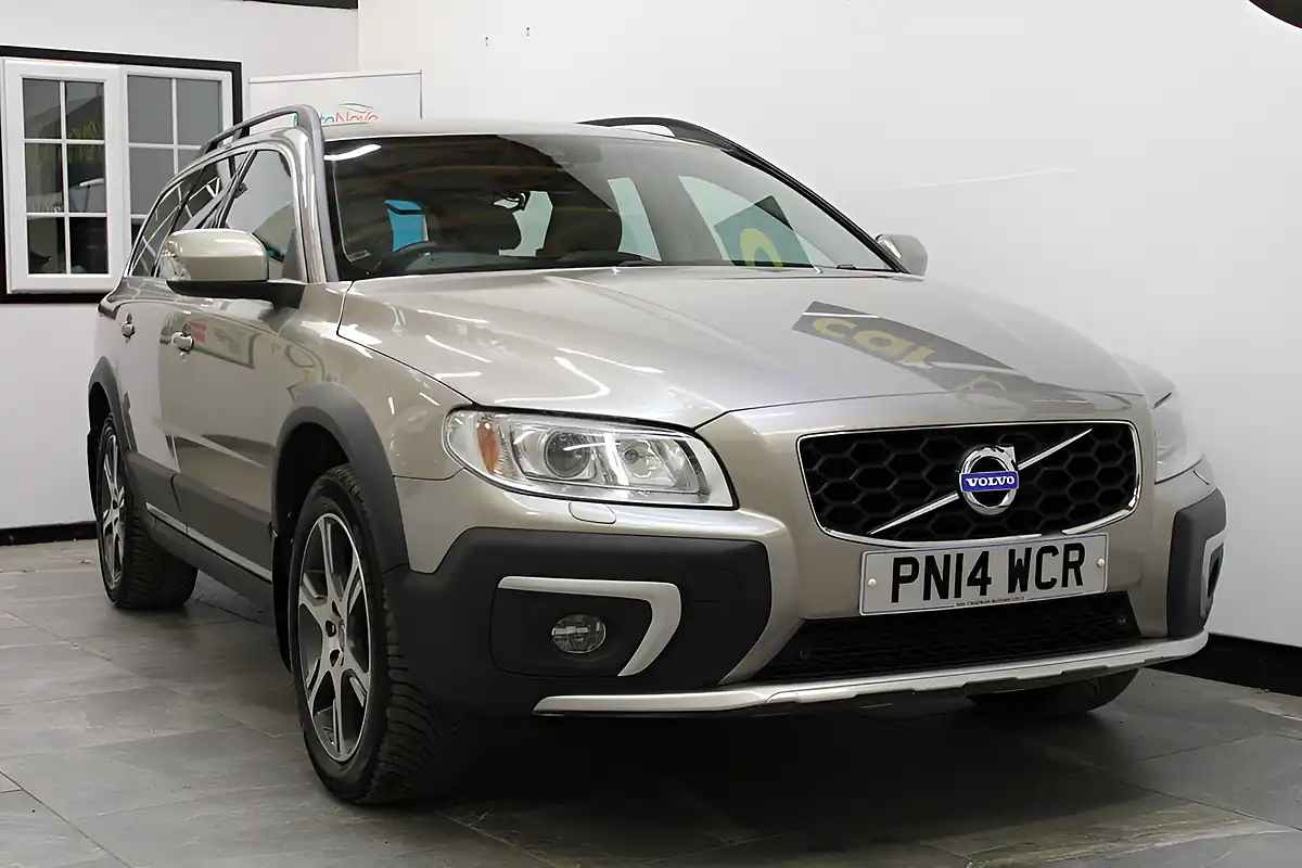 Used 2014 Volvo XC70 Se Lux Gold - Interior and Exterior details 6