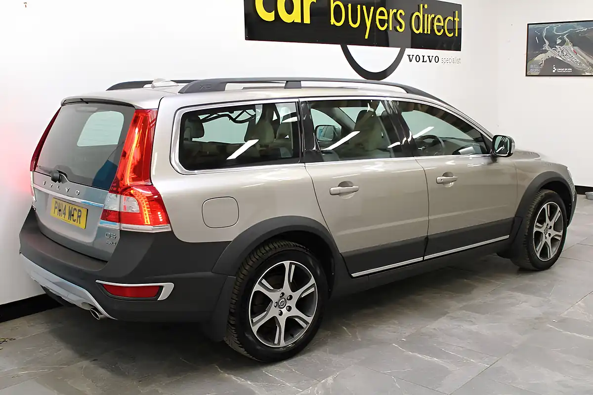 Used 2014 Volvo XC70 Se Lux Gold - Interior and Exterior details 7