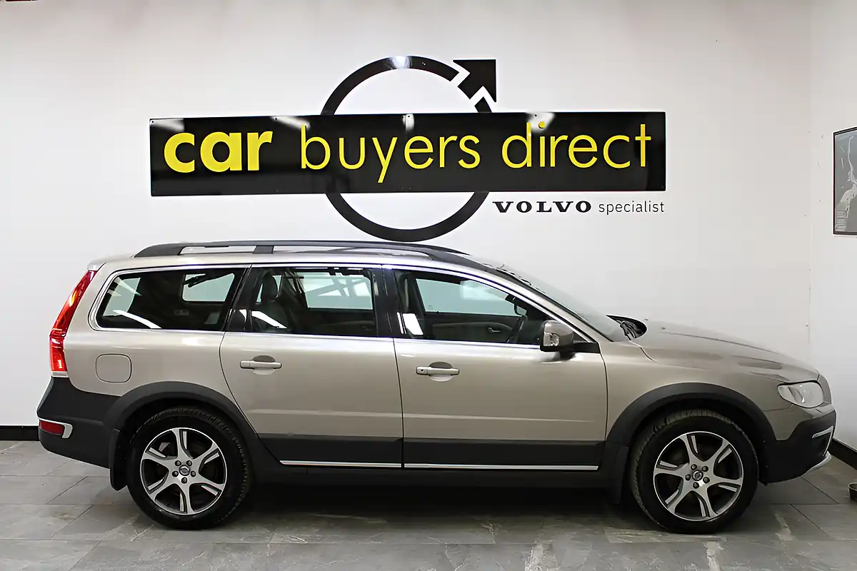 Used 2014 Volvo XC70 Se Lux Gold - Interior and Exterior details 8